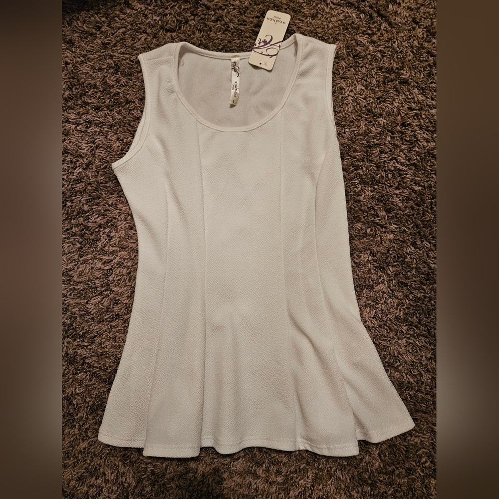 NWT Andrea Missy White Top